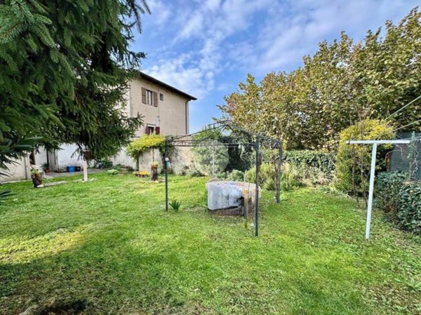 casa indipendente in vendita a Caprino Veronese