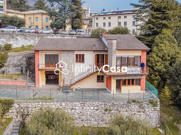 casa indipendente in vendita a Caprino Veronese