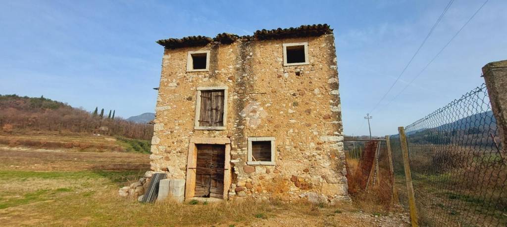 casale in vendita a Caprino Veronese