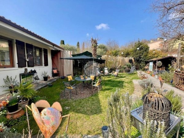 casa indipendente in vendita a Caprino Veronese in zona Pesina