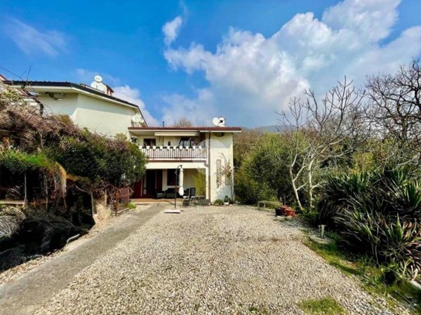 casa indipendente in vendita a Caprino Veronese in zona Pesina