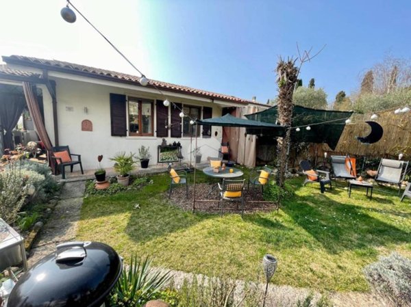 casa indipendente in vendita a Caprino Veronese in zona Pesina