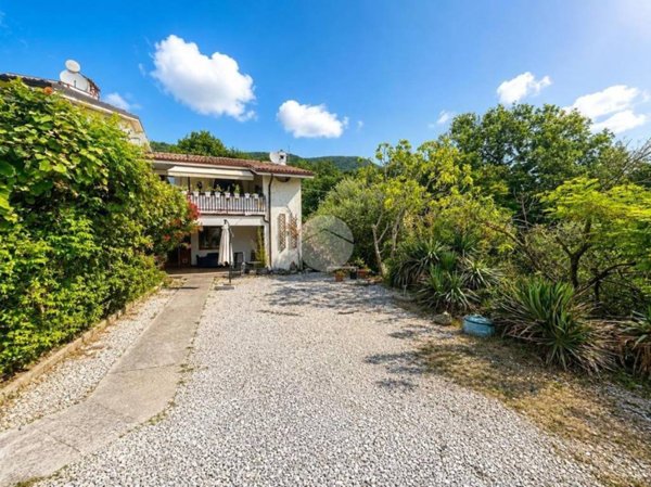 casa indipendente in vendita a Caprino Veronese in zona Pesina