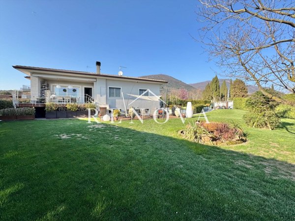 casa indipendente in vendita a Caprino Veronese in zona Pesina