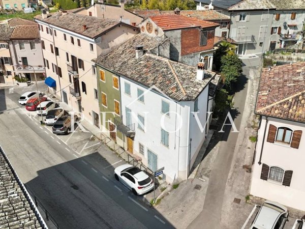 appartamento in vendita a Caprino Veronese in zona Pesina