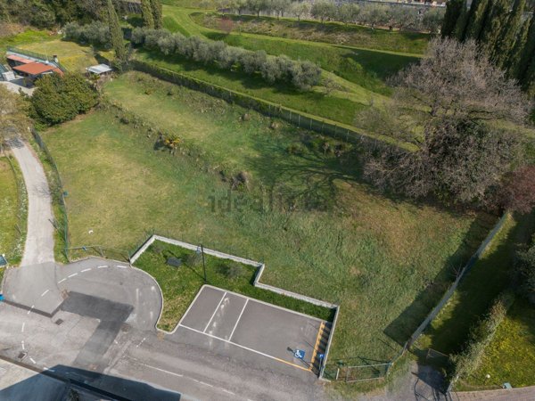 terreno edificabile in vendita a Caprino Veronese