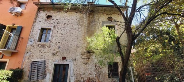 casa indipendente in vendita a Caprino Veronese