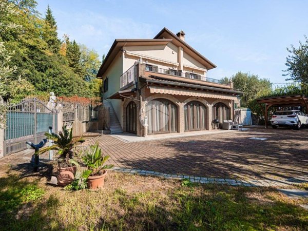 casa indipendente in vendita a Caprino Veronese in zona Pesina