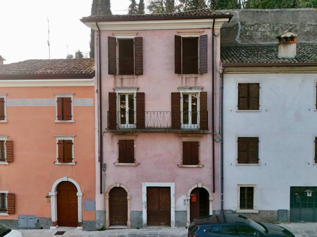casa indipendente in vendita a Caprino Veronese