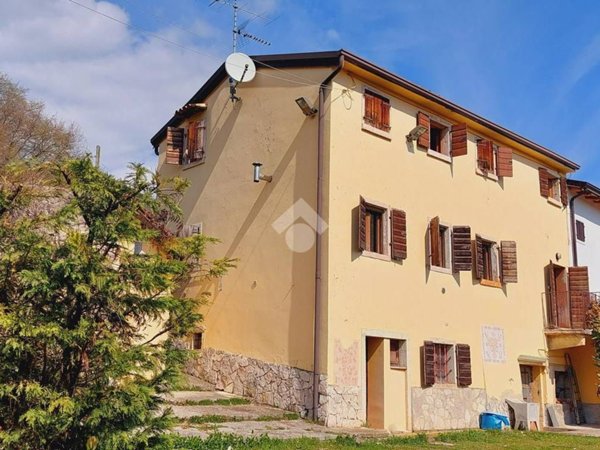 casa indipendente in vendita a Caprino Veronese
