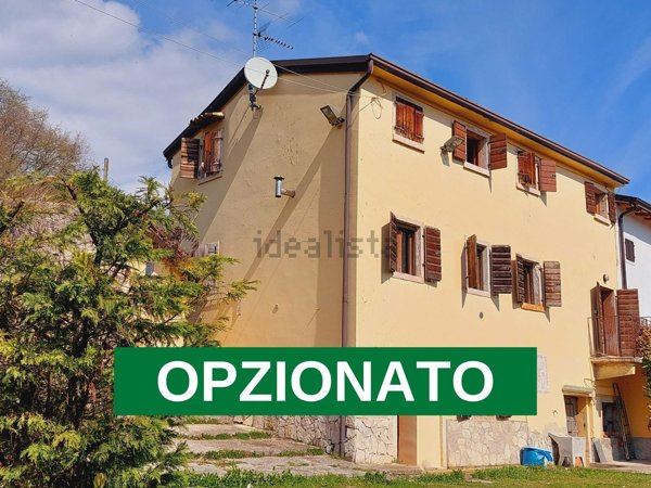 pentavano in vendita a Caprino Veronese