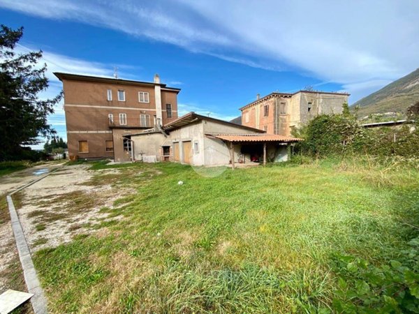 negozio in vendita a Caprino Veronese