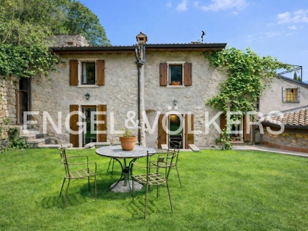 casa indipendente in vendita a Caprino Veronese in zona Pazzon