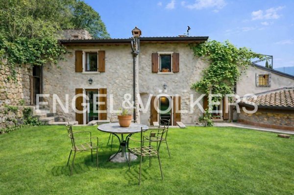 casa indipendente in vendita a Caprino Veronese