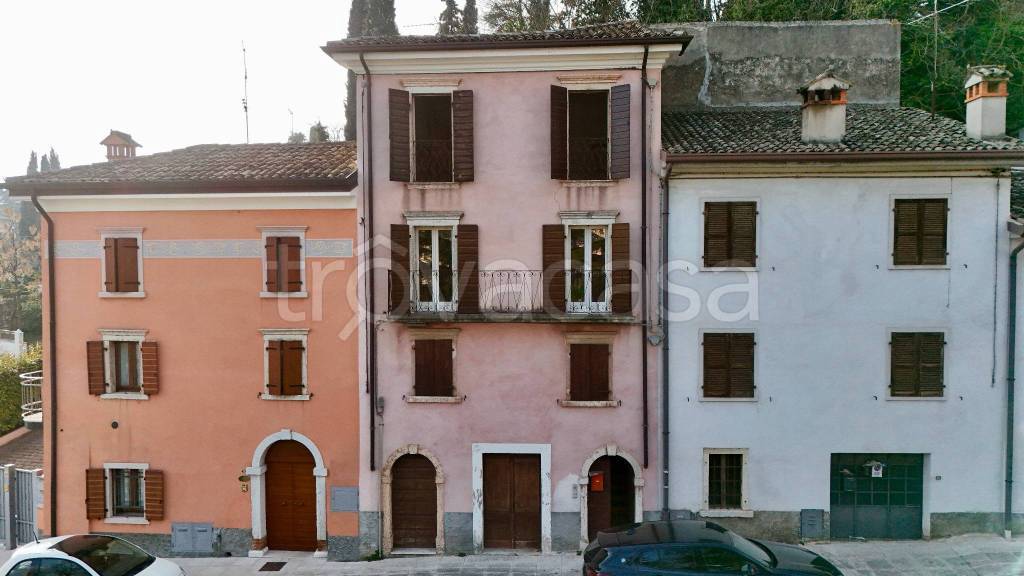 casa indipendente in vendita a Caprino Veronese