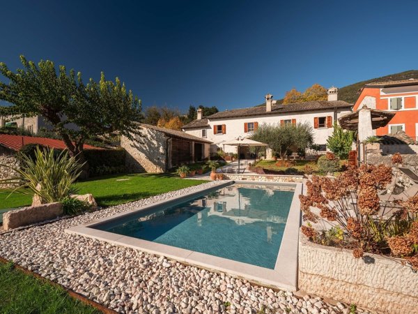 casa indipendente in vendita a Caprino Veronese in zona Pesina