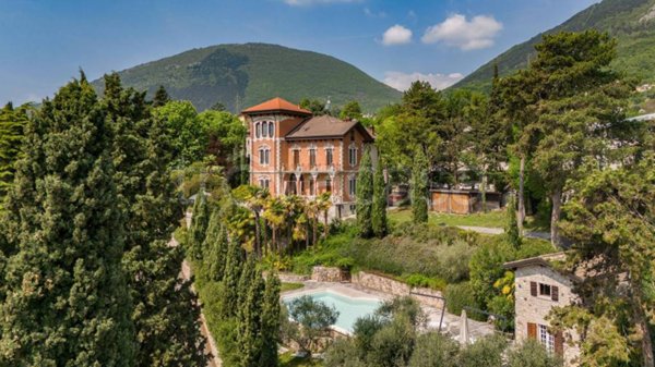 casa indipendente in vendita a Caprino Veronese