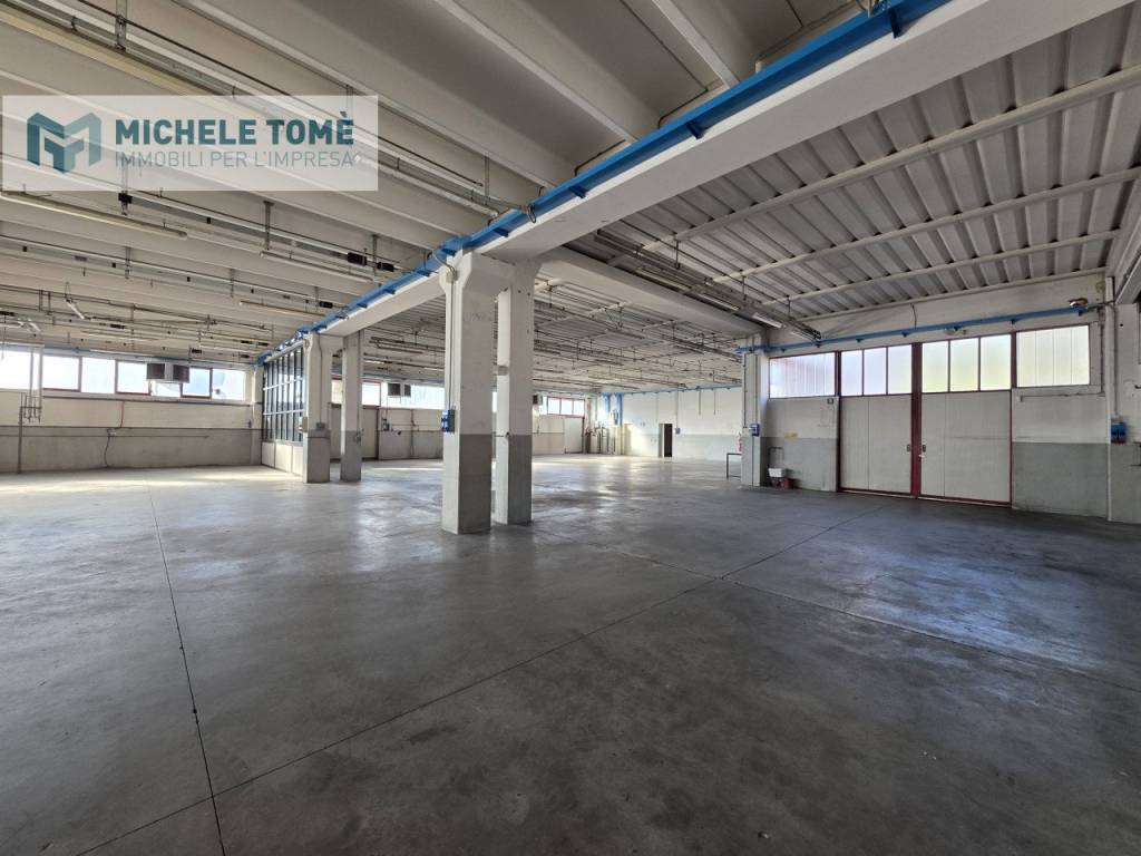 locale commerciale in vendita a Caprino Veronese