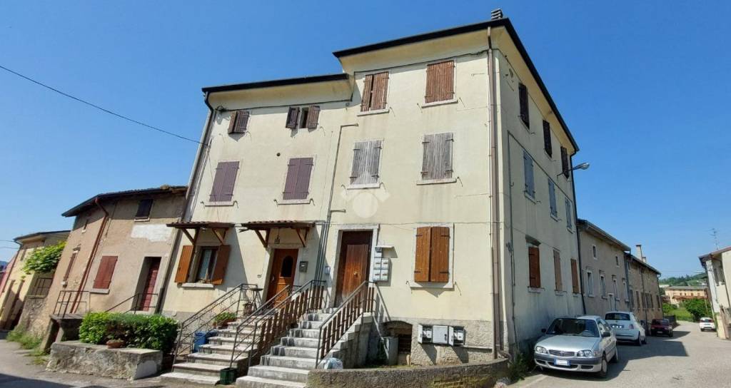 appartamento in vendita a Caprino Veronese