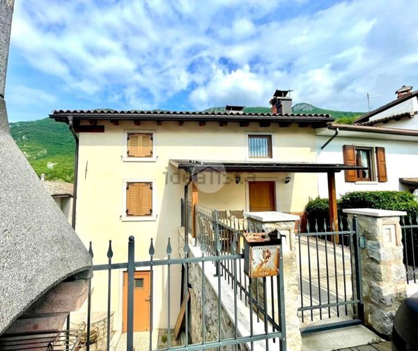casale in vendita a Caprino Veronese