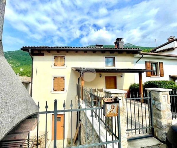 casa indipendente in vendita a Caprino Veronese