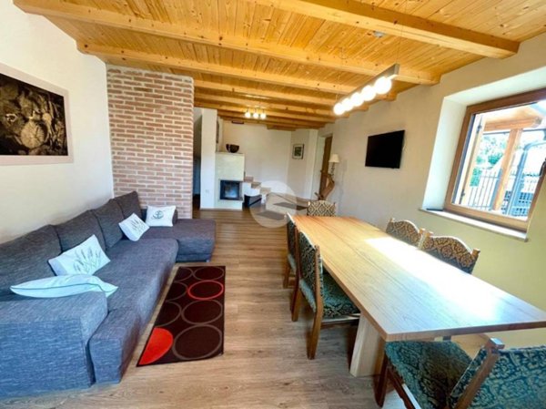 casa indipendente in vendita a Caprino Veronese in zona Pesina