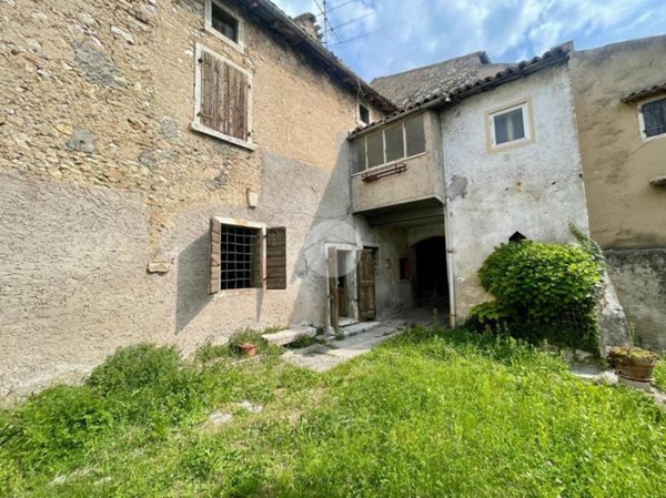 appartamento in vendita a Caprino Veronese in zona Pazzon