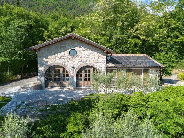 casa indipendente in vendita a Caprino Veronese