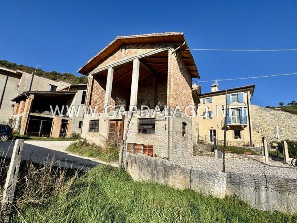 appartamento in vendita a Caprino Veronese