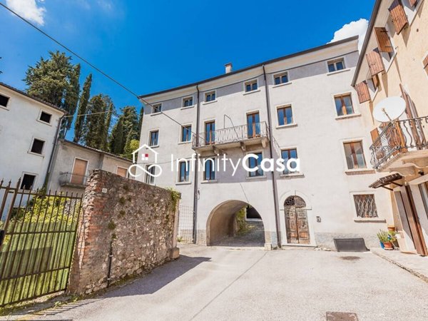 casa indipendente in vendita a Caprino Veronese