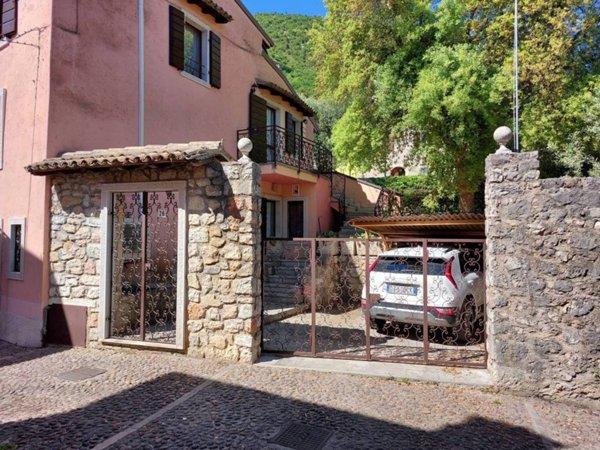 casa indipendente in vendita a Caprino Veronese