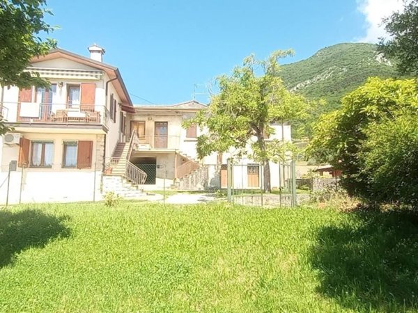 casa indipendente in vendita a Caprino Veronese