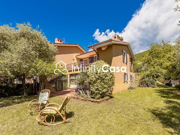 casa indipendente in vendita a Caprino Veronese in zona Pesina
