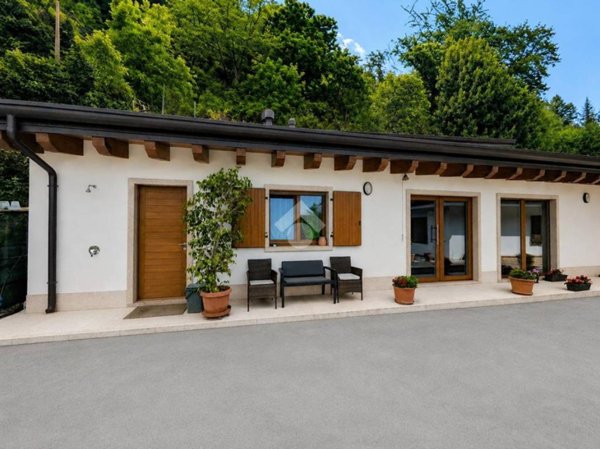 casa indipendente in vendita a Caprino Veronese