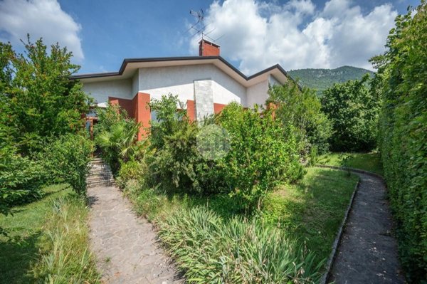 casa indipendente in vendita a Caprino Veronese in zona Caprino Veronese