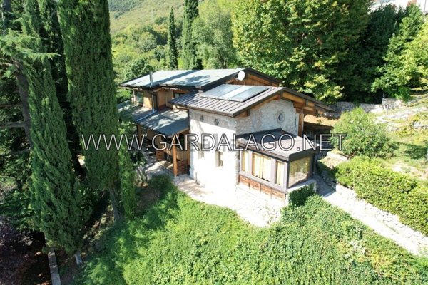 casa indipendente in vendita a Caprino Veronese