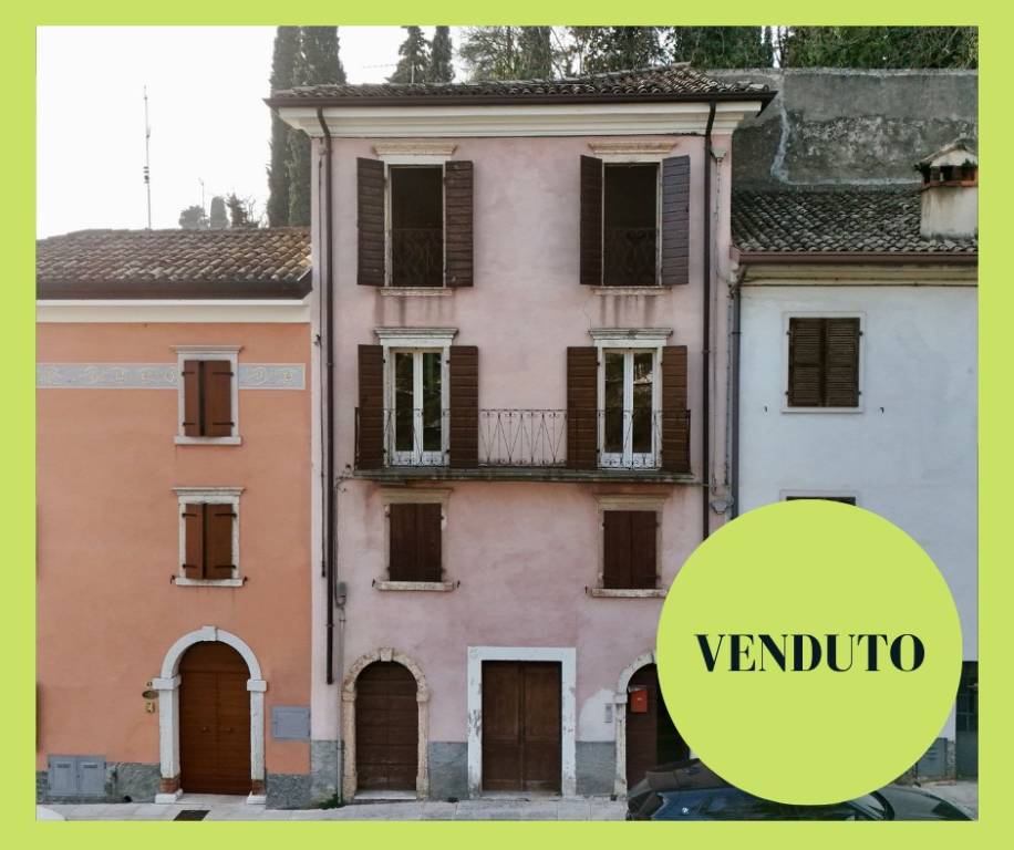 casa indipendente in vendita a Caprino Veronese in zona Caprino Veronese