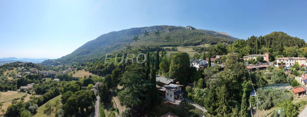 casa indipendente in vendita a Caprino Veronese in zona Pesina