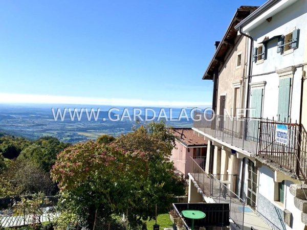 casa indipendente in vendita a Caprino Veronese in zona Spiazzi