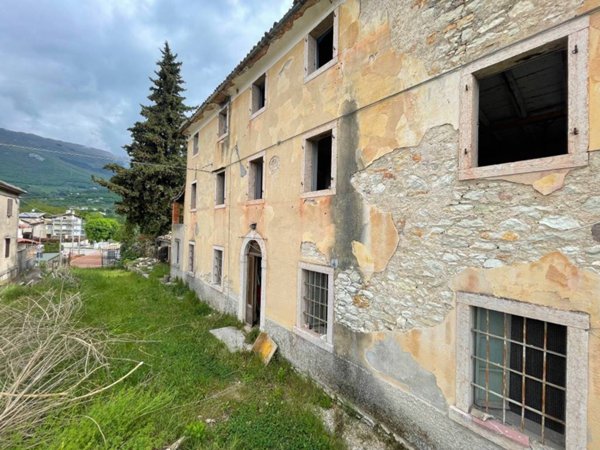 casa indipendente in vendita a Caprino Veronese in zona Caprino Veronese