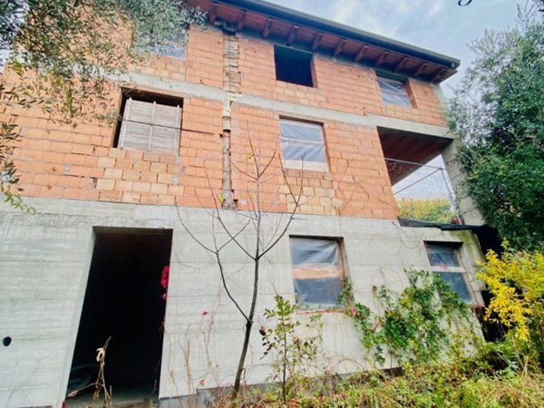 casa indipendente in vendita a Caprino Veronese in zona Caprino Veronese
