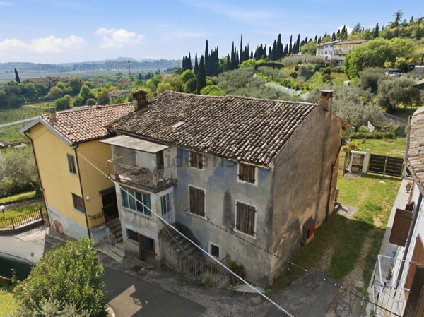casale in vendita a Caprino Veronese in zona Pesina