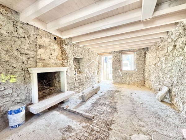 casa indipendente in vendita a Caprino Veronese