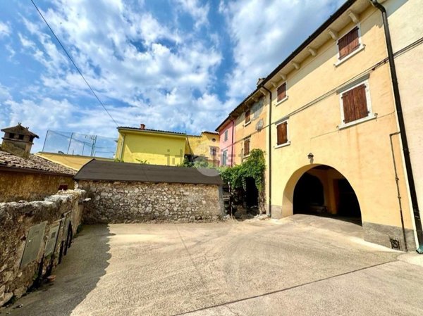 casale in vendita a Caprino Veronese