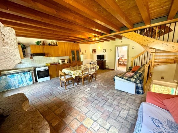 casale in vendita a Caprino Veronese