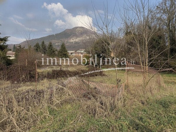 terreno edificabile in vendita a Caprino Veronese