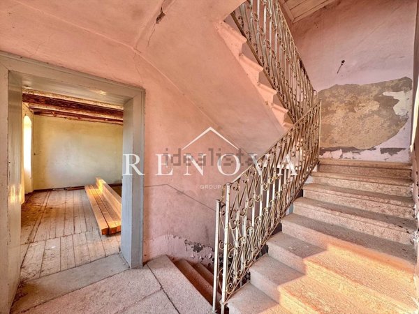 casale in vendita a Caprino Veronese in zona Pesina