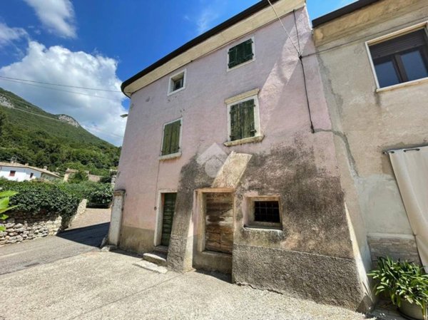 casa indipendente in vendita a Caprino Veronese in zona Pazzon