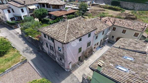casa indipendente in vendita a Caprino Veronese in zona Pesina