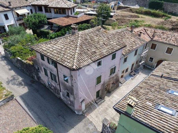 casa indipendente in vendita a Caprino Veronese in zona Pesina